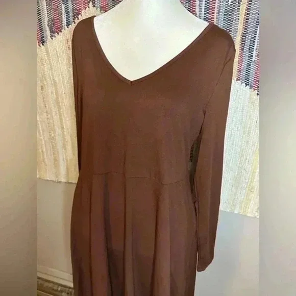 BNWT PLUS V-neck Long Sleeve Dress, Cafe Brown - Picture 6 of 7